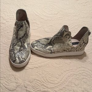 Women's Snake Print Slip-On Sneakers